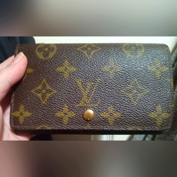 Louis Vuitton Wallet - Picture 1 of 5